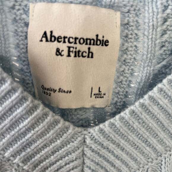 Abercrombie & Fitch Cable Knit V-Neck Sweater Vest - Picture 4 of 4